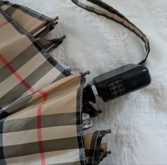 Burberry Vintage Travel Folding Umbrella - Picture 13 of 14